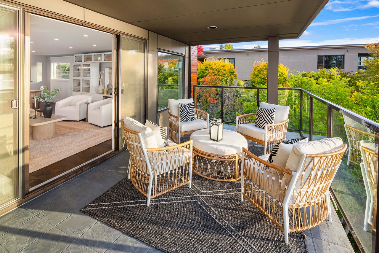 827 Lake Street S Unit: 208