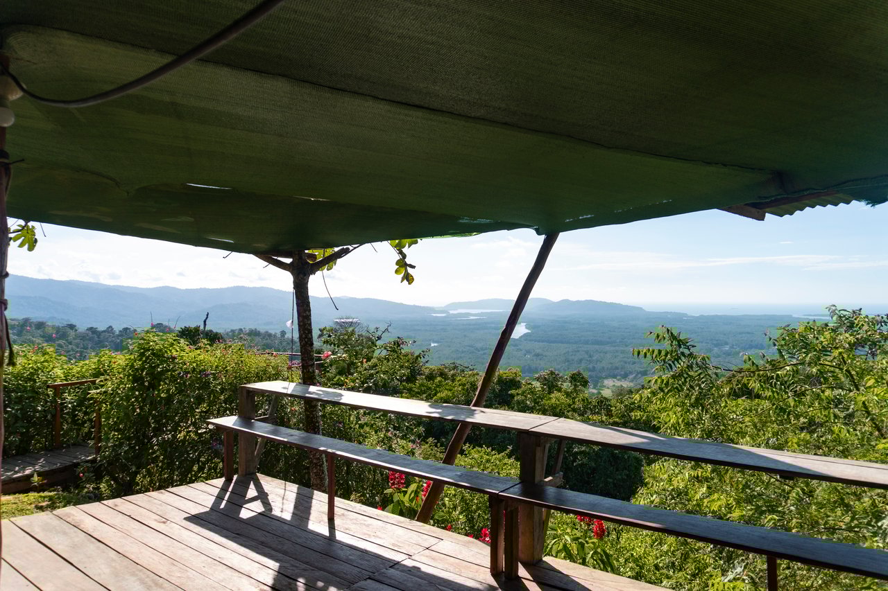 67 acres development (15 titled lots) with breathtaking views in Sierpe