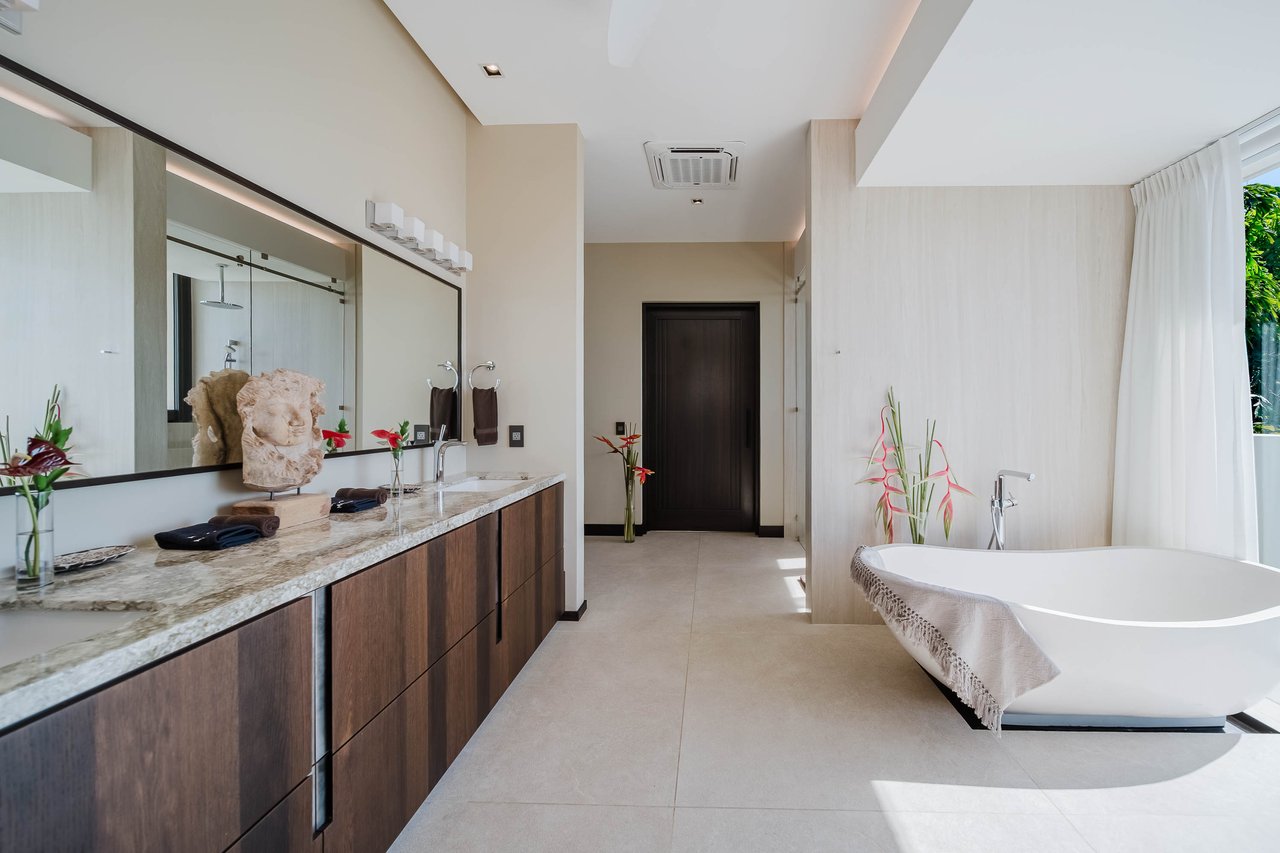 Casa Nola, Luxury Villa in Gated Community La Reserva