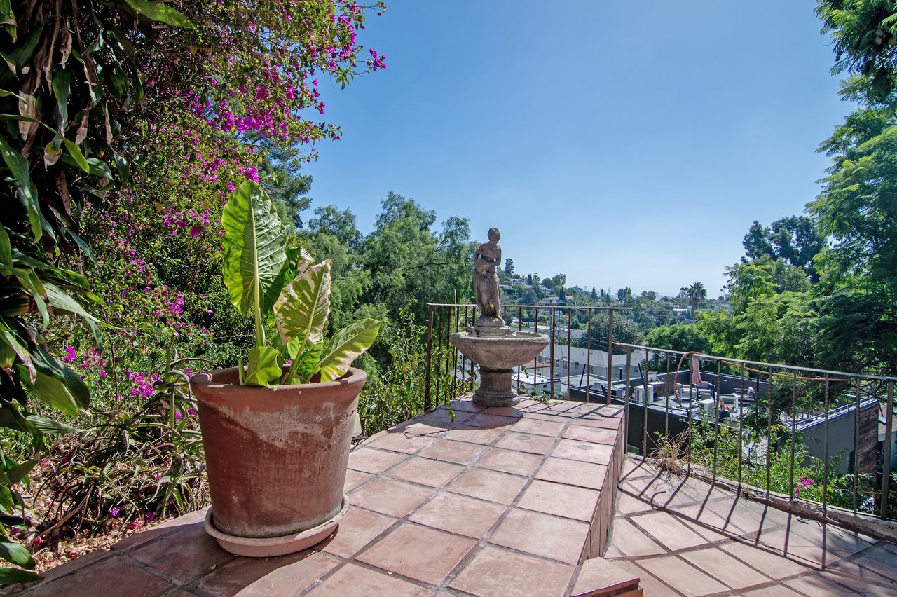 6131 Glen Tower St.