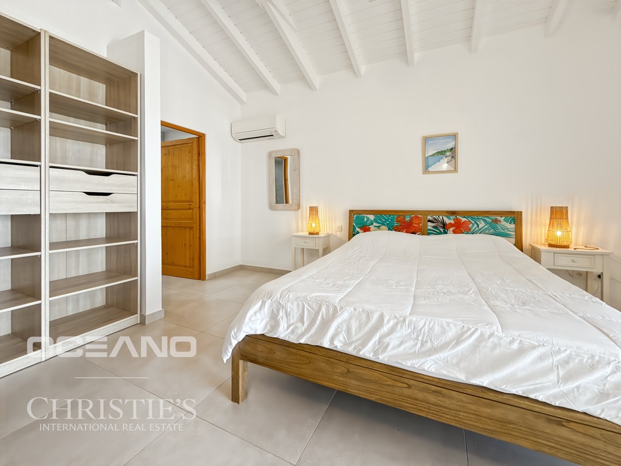 Villa with panoramic sea view