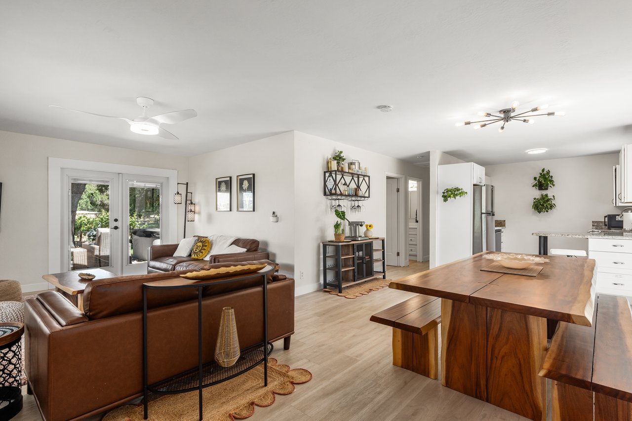 725 Lytton Station