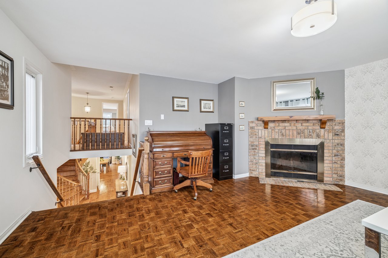 Impressive Home on Ravine Lot in Glen Abbey