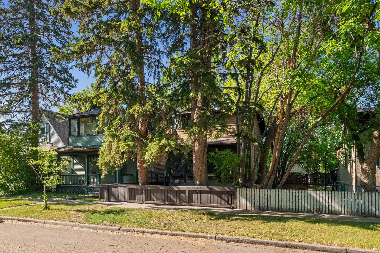 230 19 Avenue NW