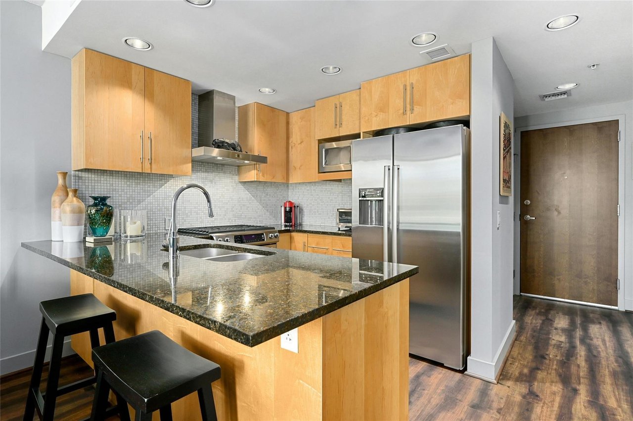 300 Bowie St APT 702