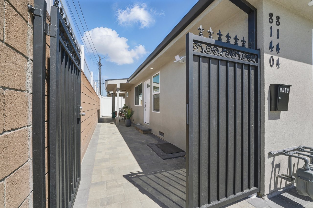 4 Units in North Hollywood