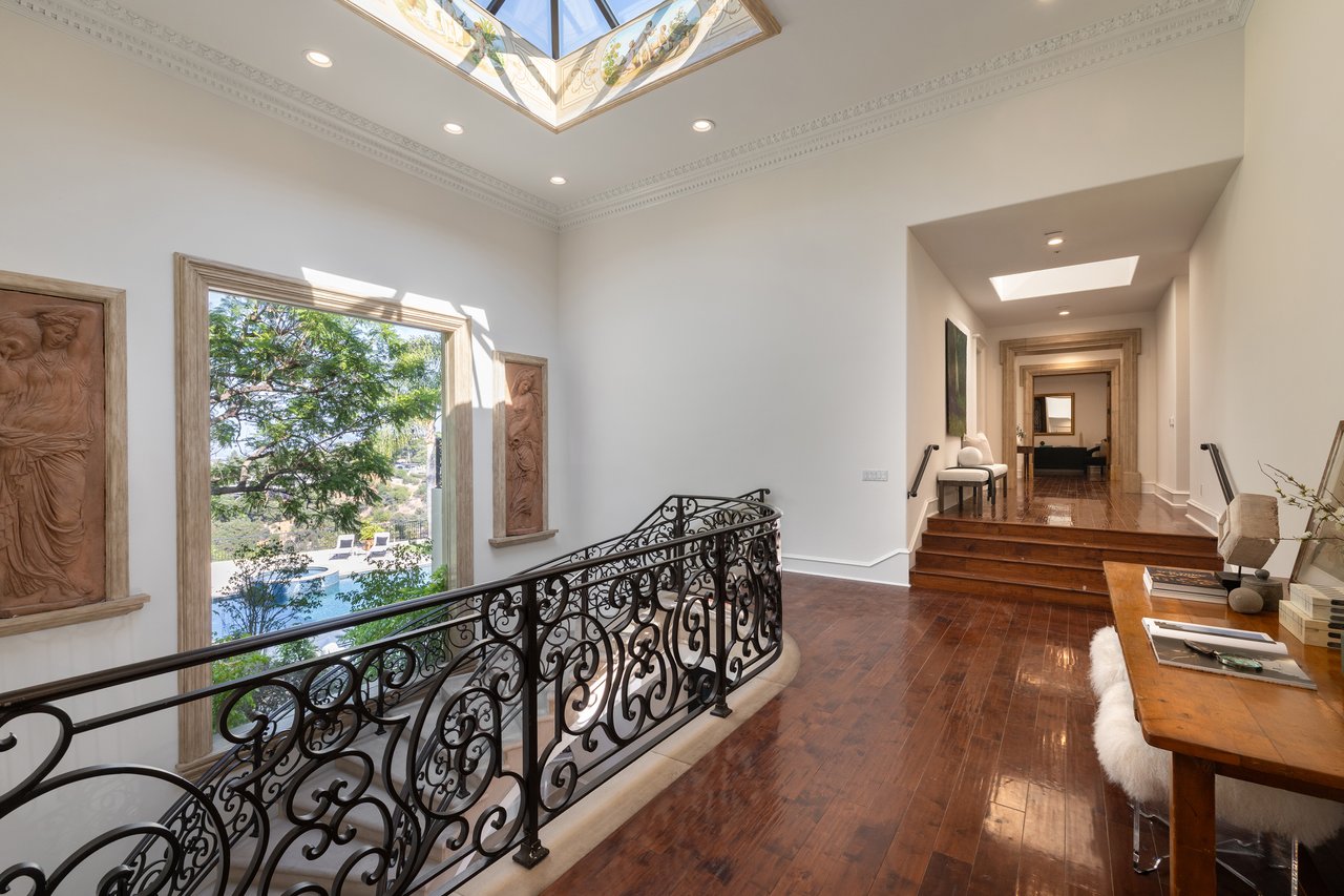 3364 Clerendon Rd, Beverly Hills