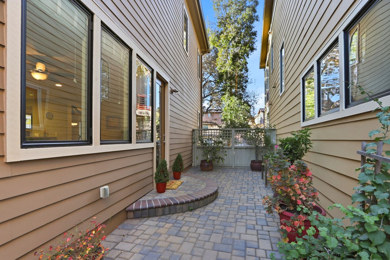 409 Spruce Ln, Palo Alto