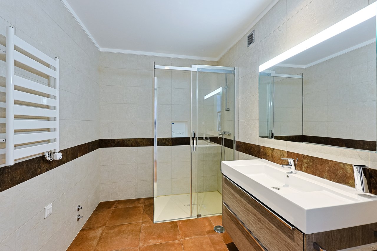 Elevated Riverside Living Minutes from Comporta