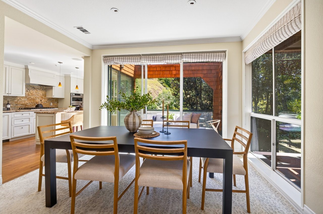 Luxurious End Unit in Point Tiburon