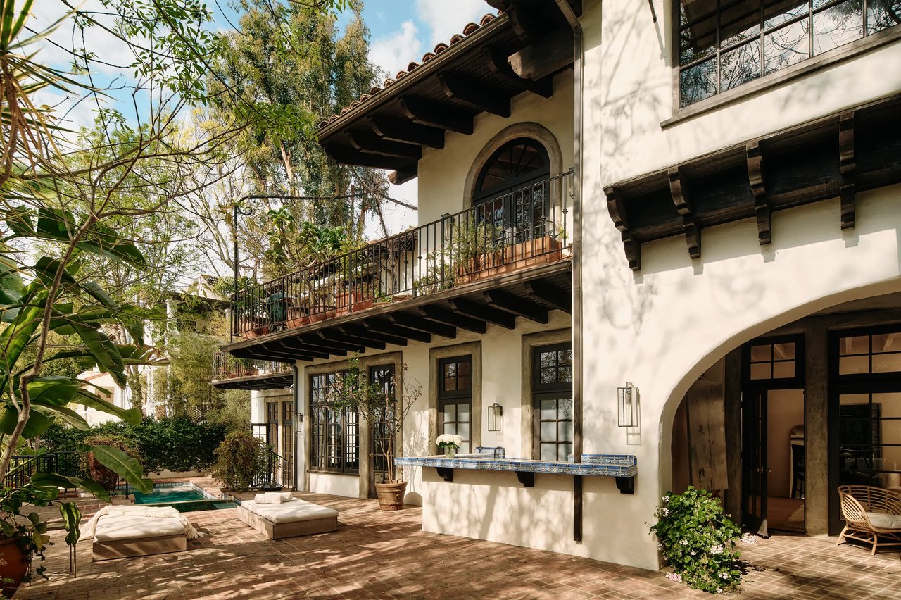 2729 Nichols Canyon Rd