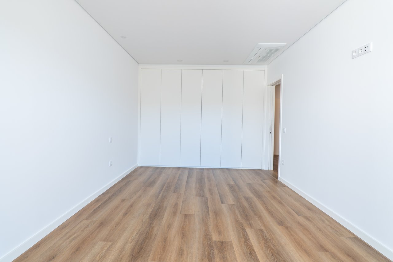  3-Bedroom Villa with Private Garage near Porto