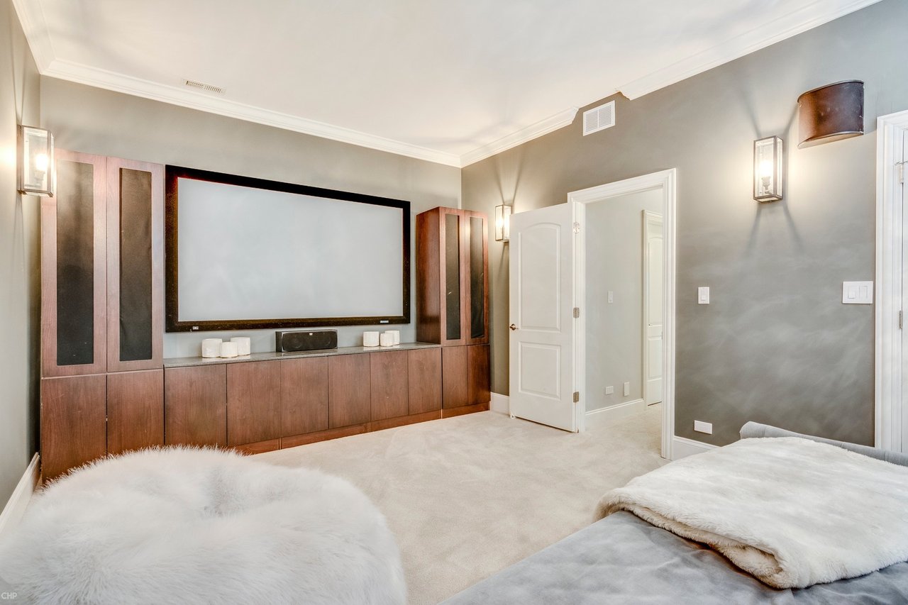 Designer Showcase | 2047 W Erie Street | $1,099,900