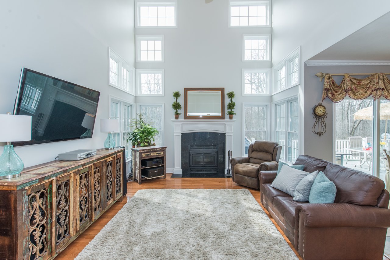 212 Deerlea Ln