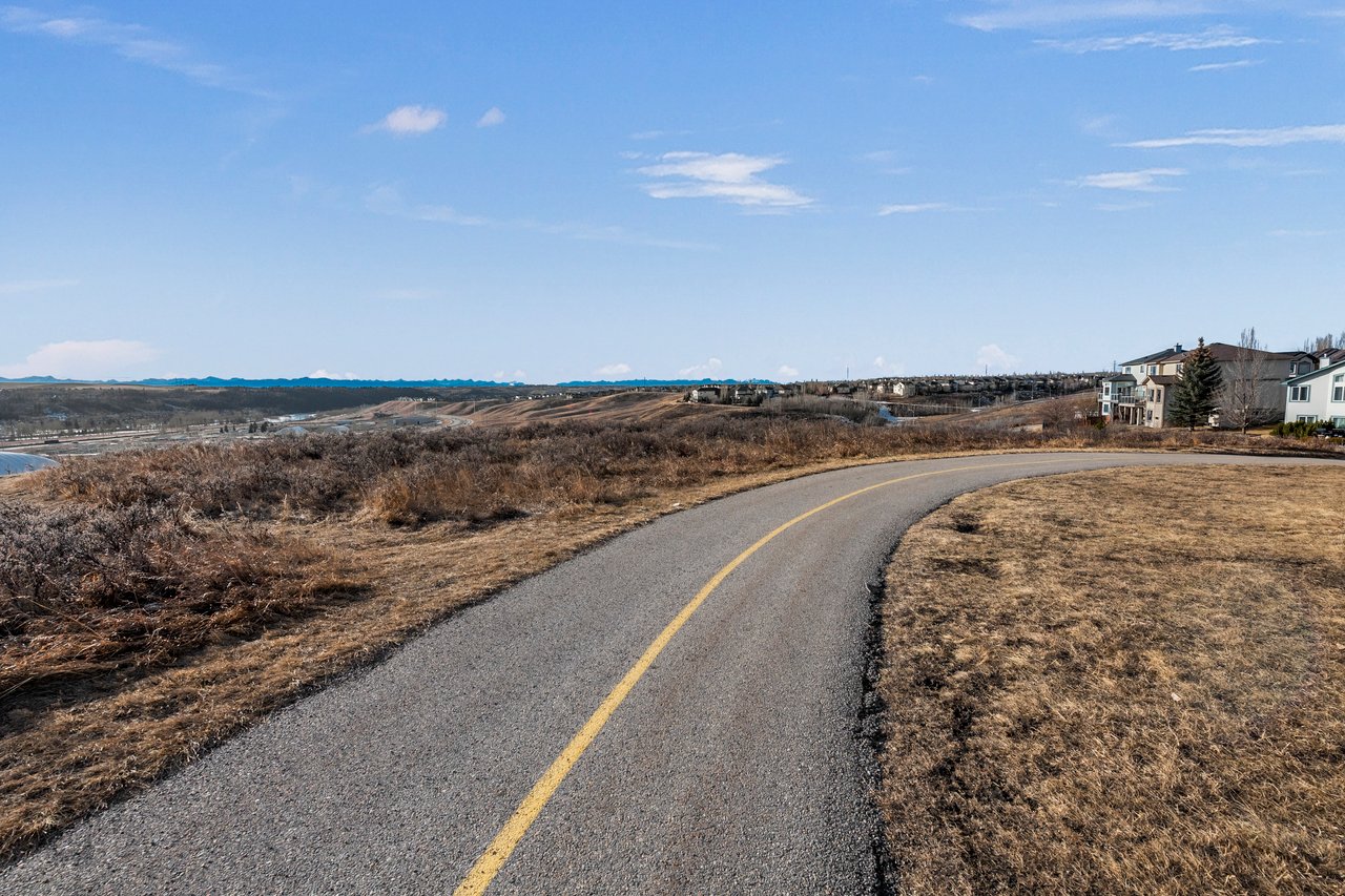 98 Tuscany Ravine Close NW