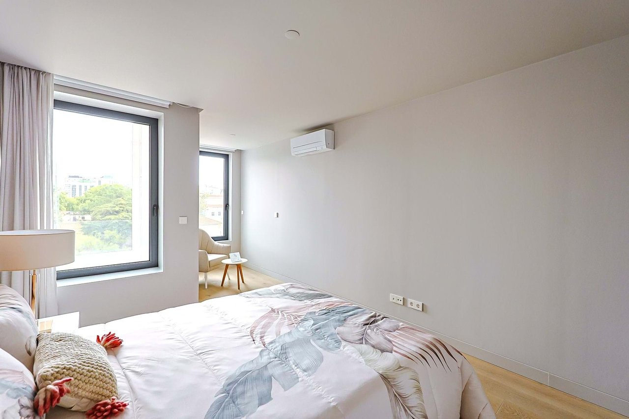 Stylish 2-Bedroom Apartment in the Heart of Lisbon with Exceptional Amenities