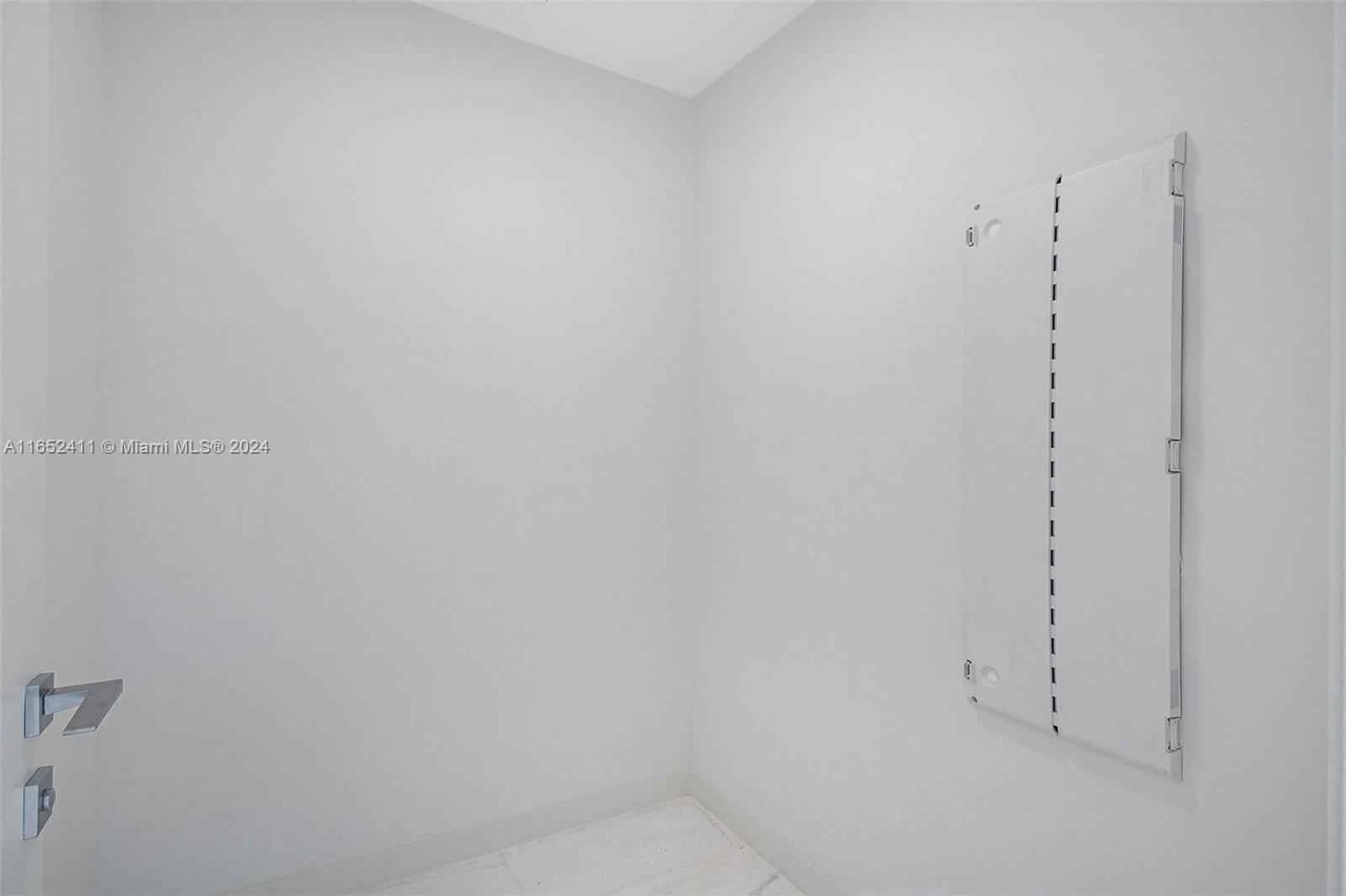 300 Biscayne Unit 2906