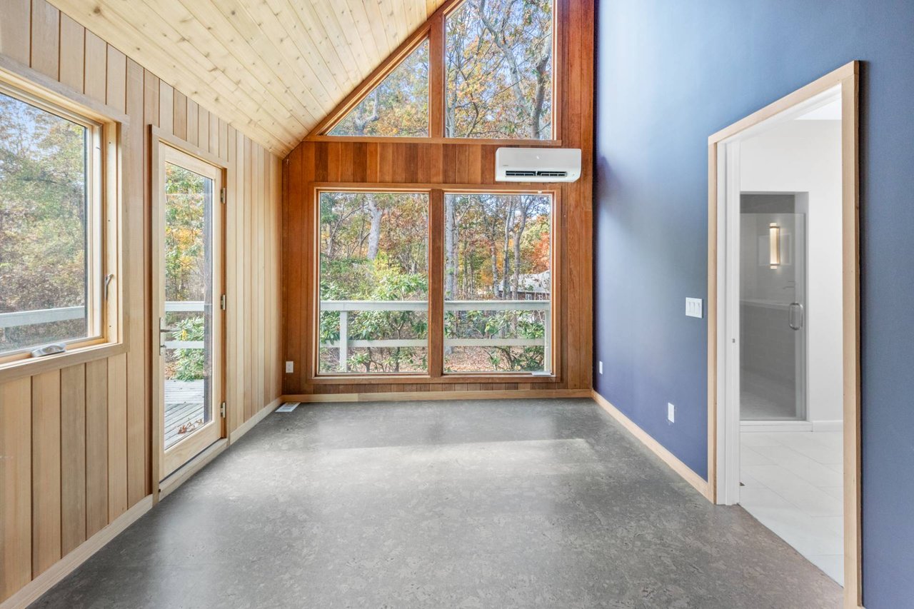 42 DAVIS DR