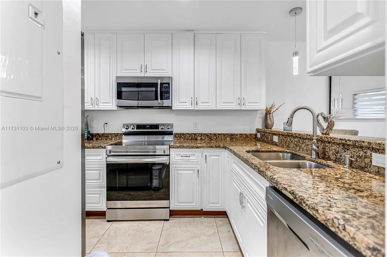 1613 Cypress Pointe Dr #1613