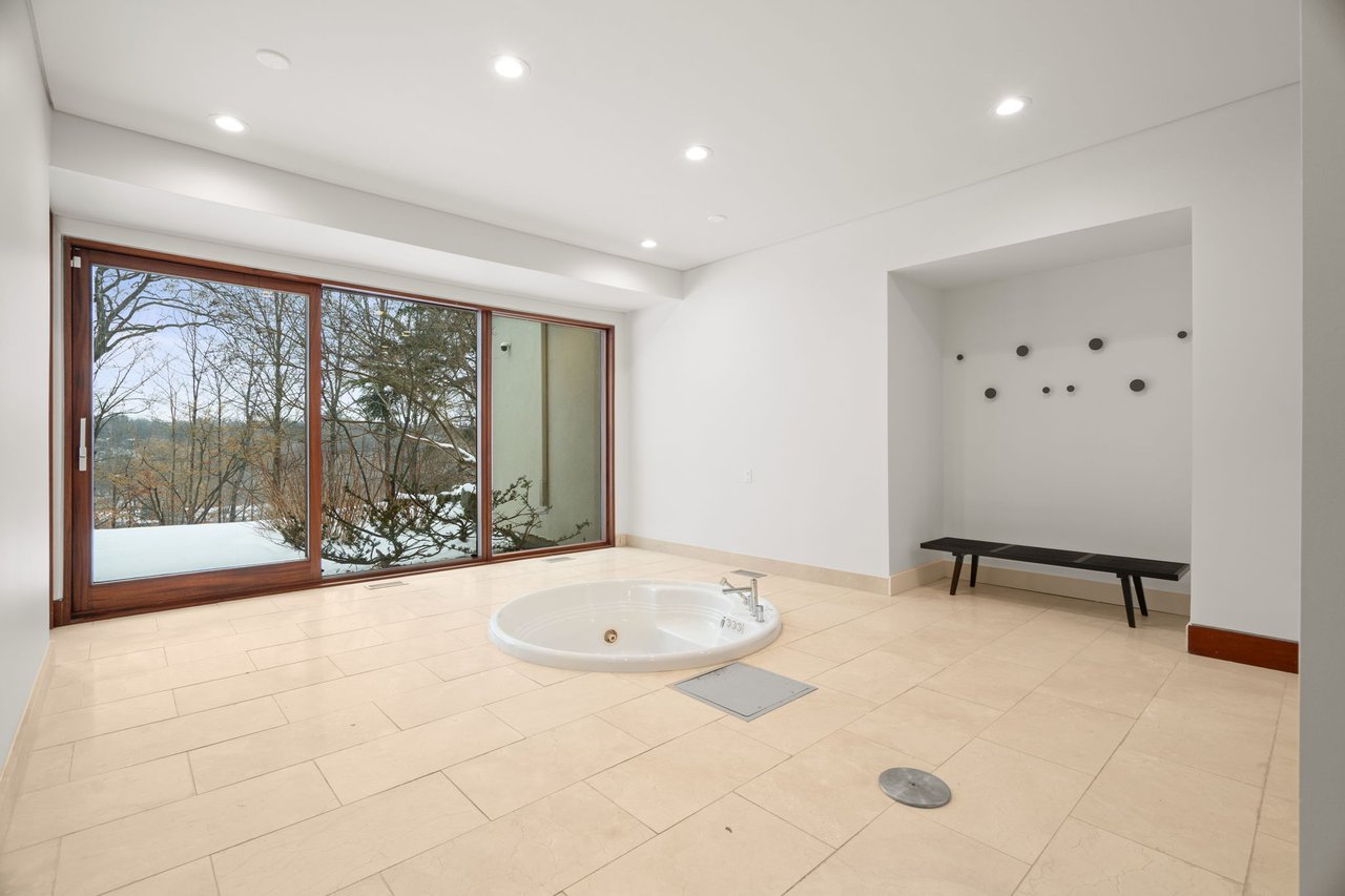 Sophisticated & Architecturally Bold