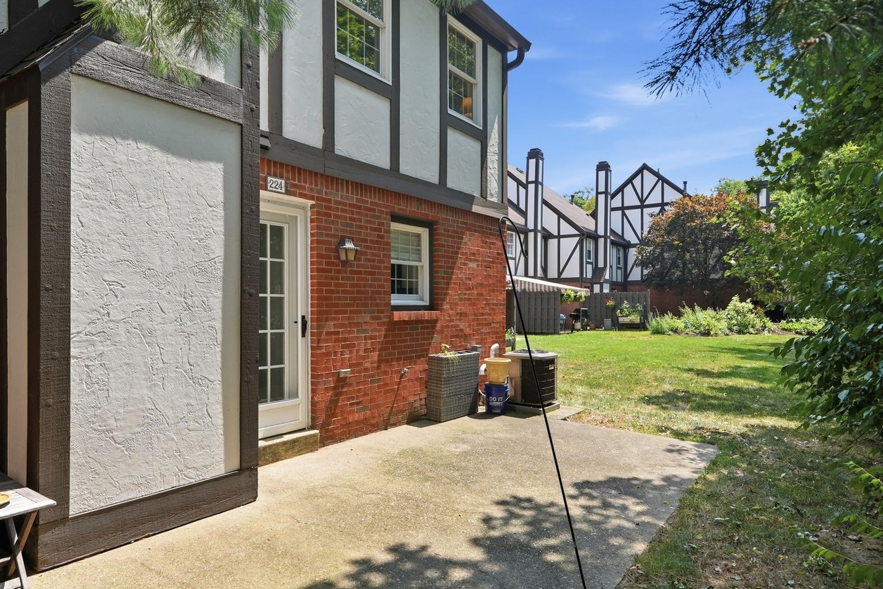 224 Thornberry Circle