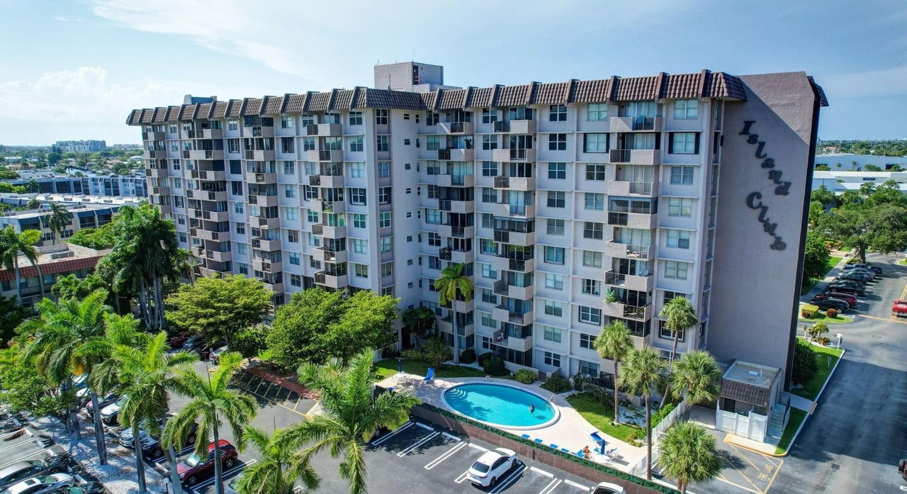 Pompano Beach condo building where Michael Miguel Gómez leased a unit