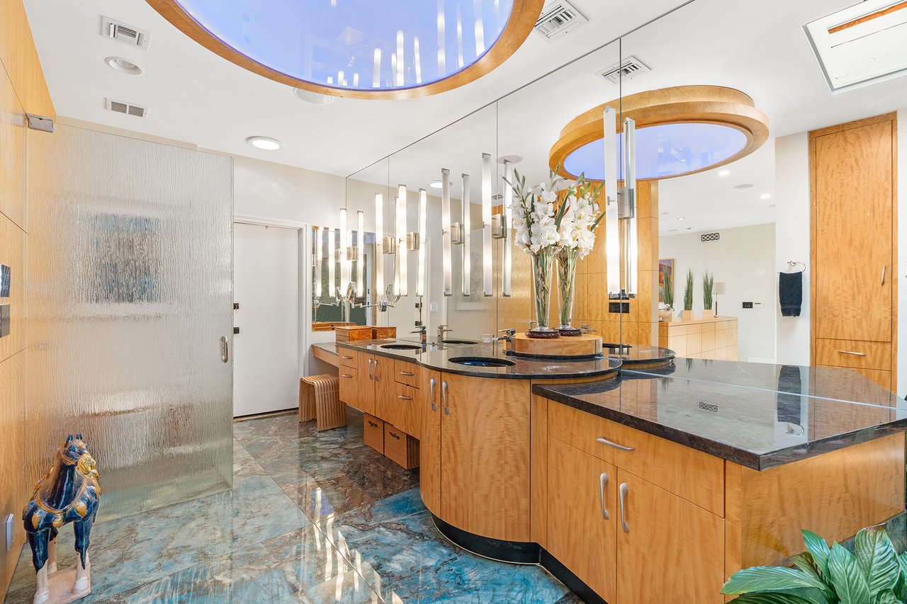 5905 N ECHO CANYON Lane