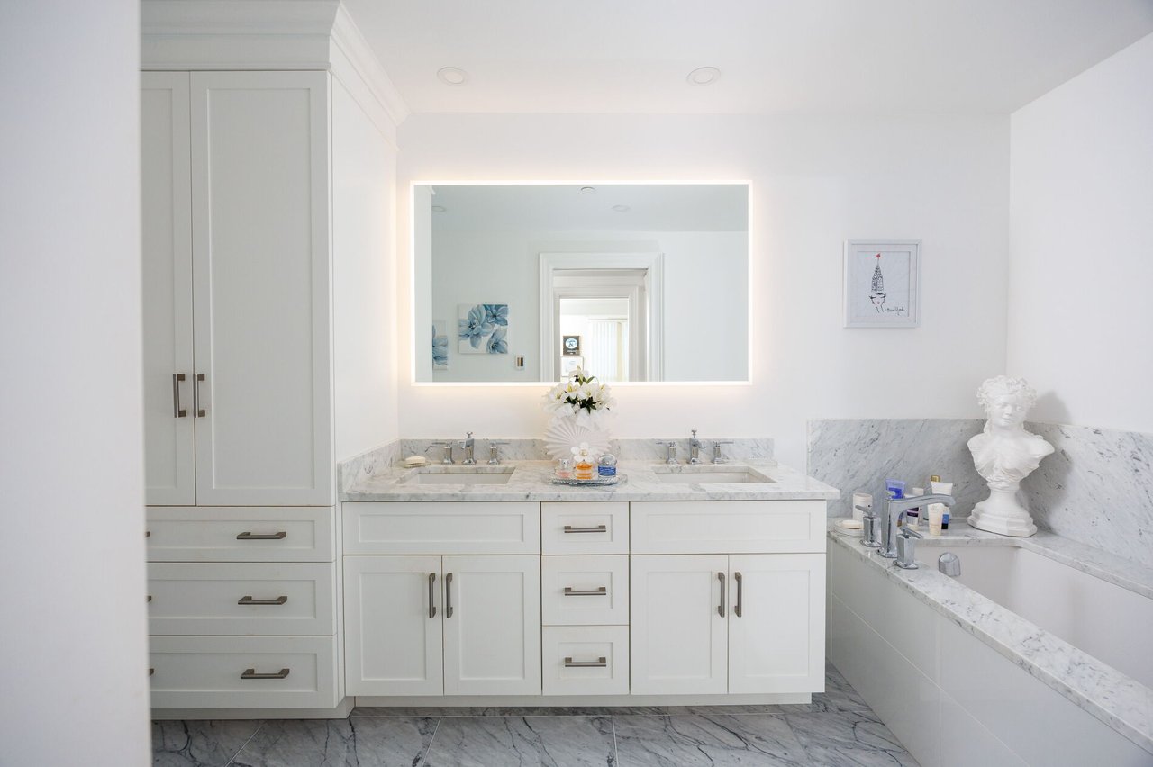 2060 Lakeshore Road 1802