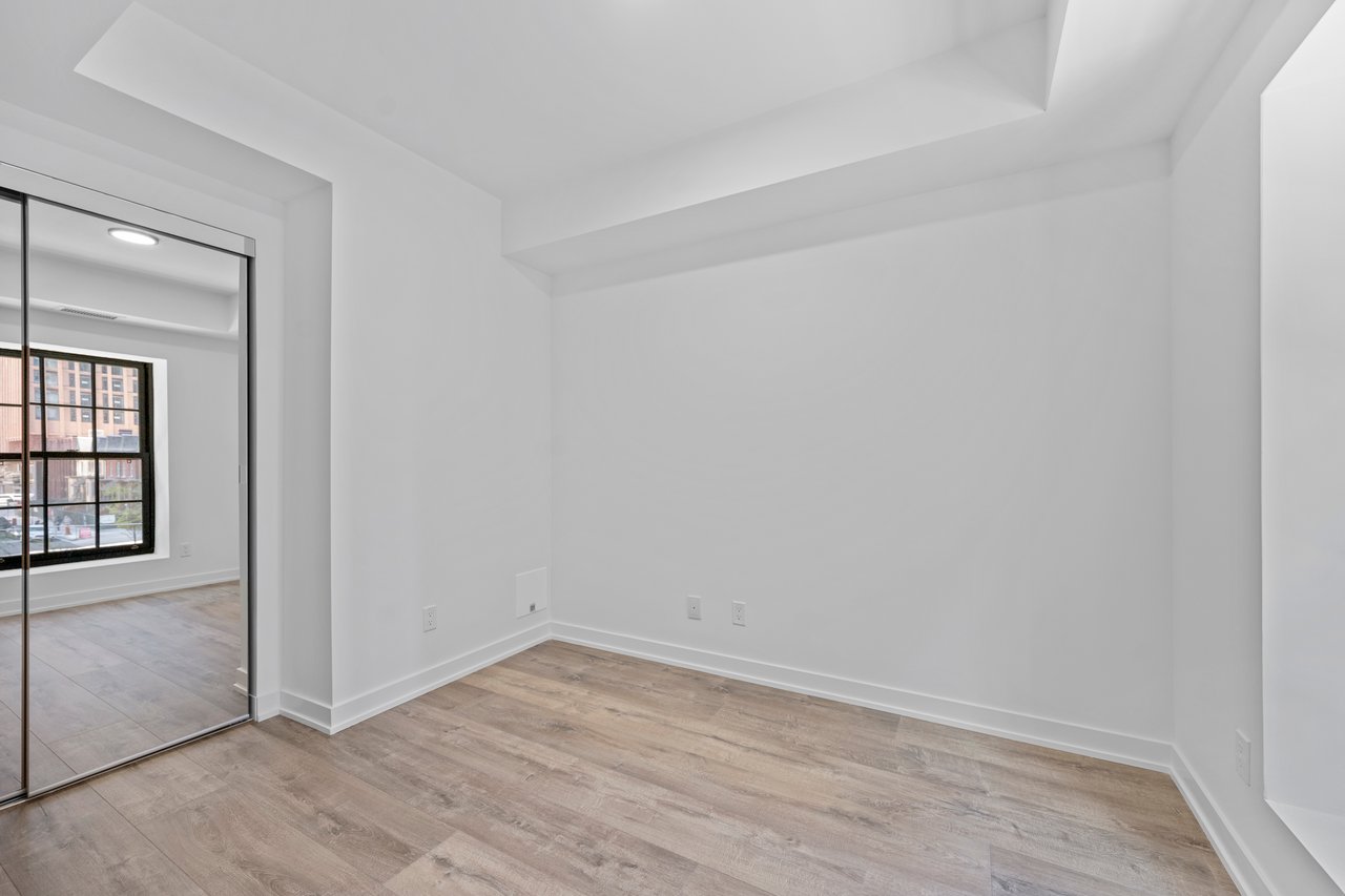 327 King Street W 307