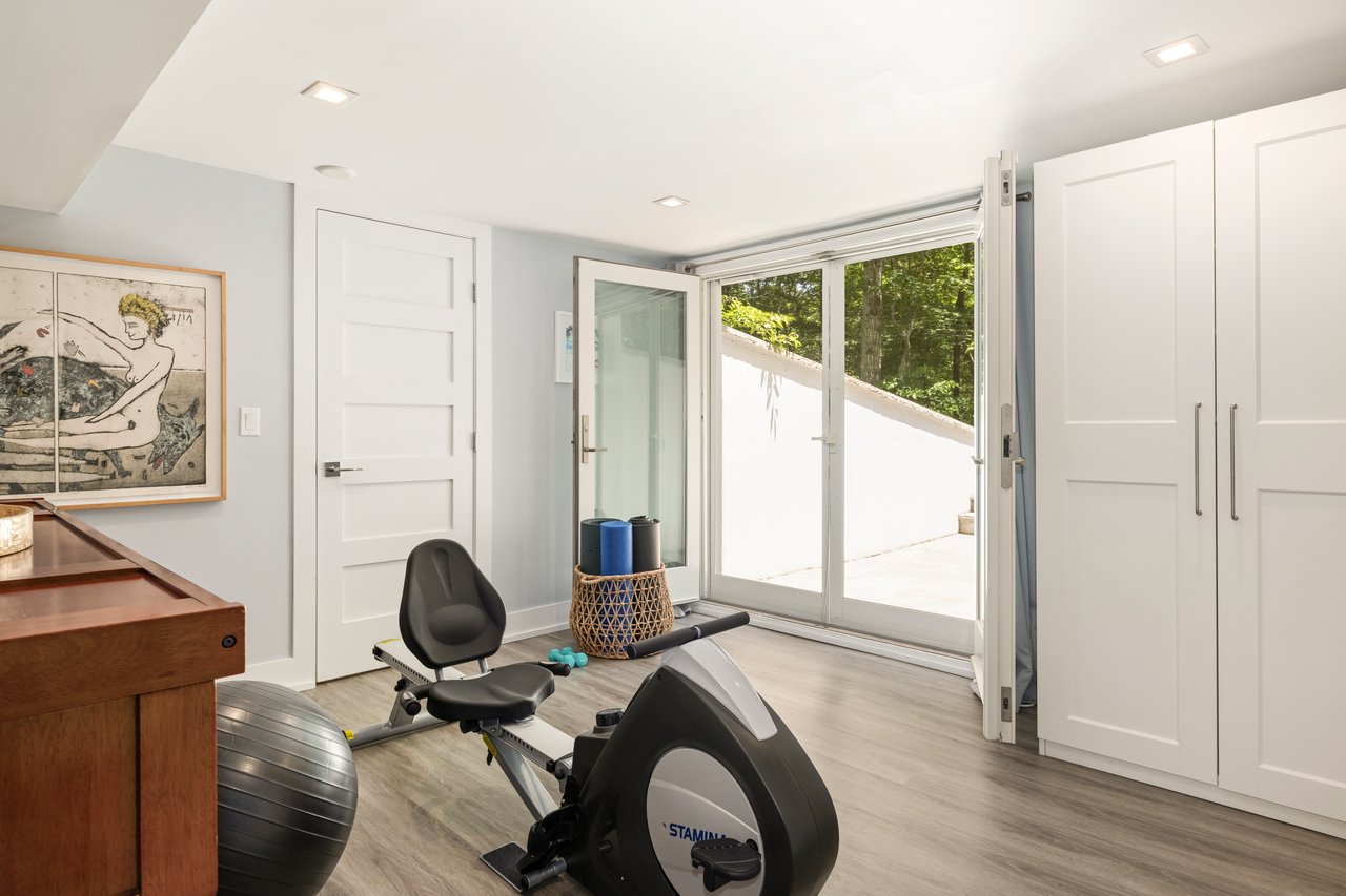 27 Landfall Road, East Hampton