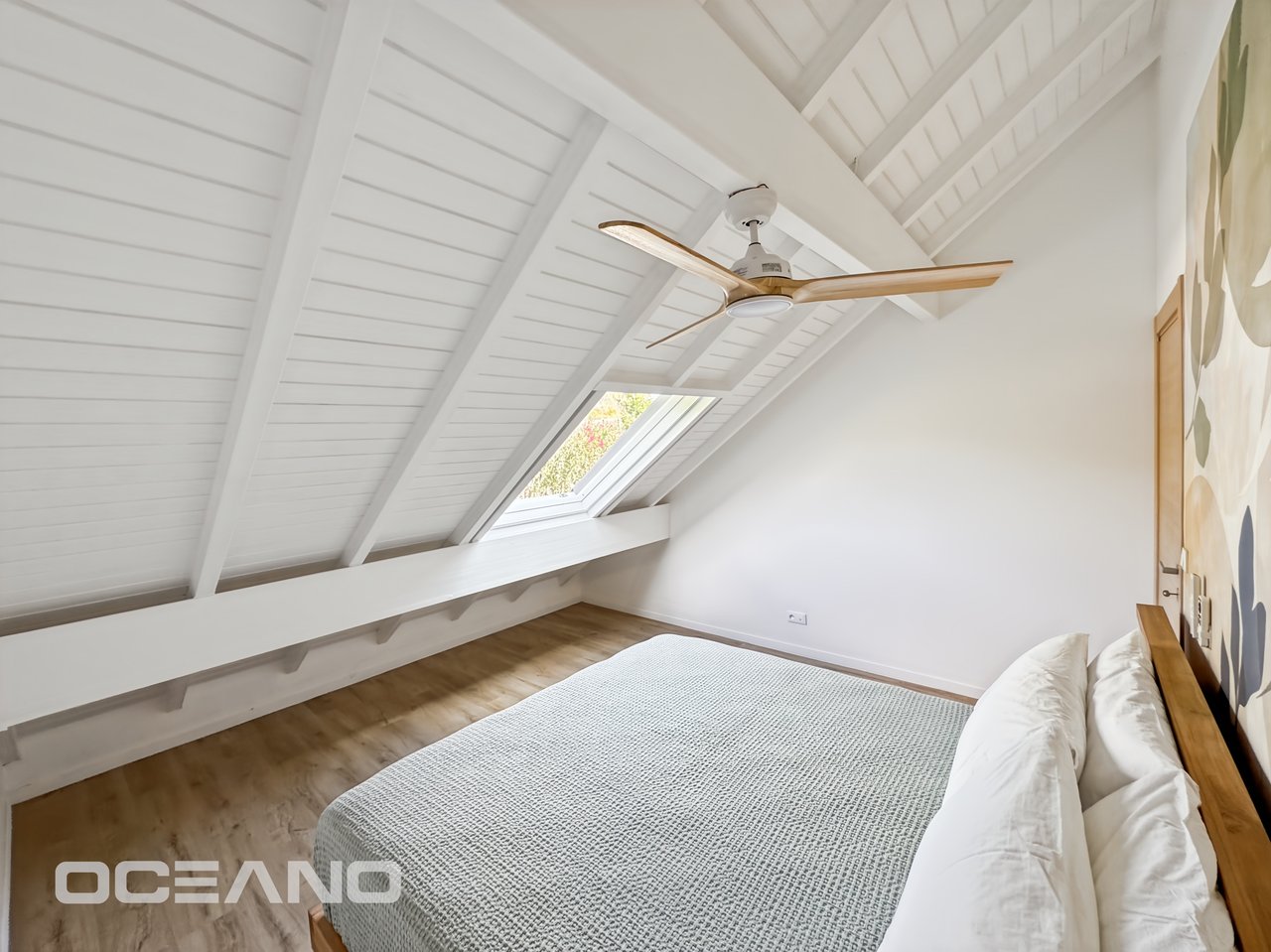 STUNNING 2-BEDROOM DUPLEX WITH ST. BARTHS VIEW – HAUTS DE LA BAIE