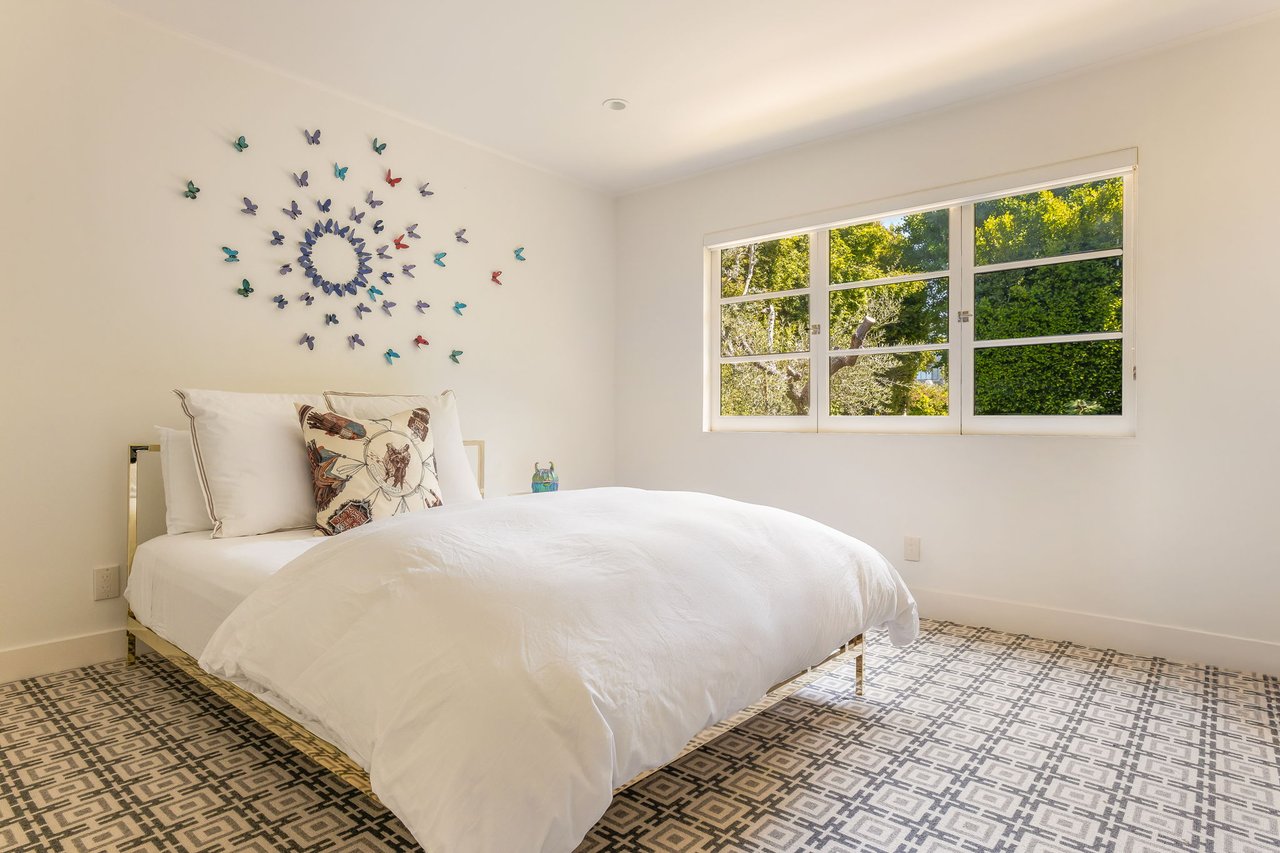 8917 Dorrington 