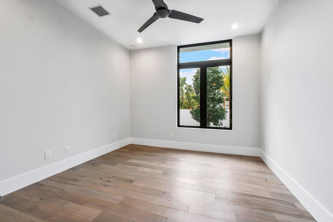 17 NW 15th St