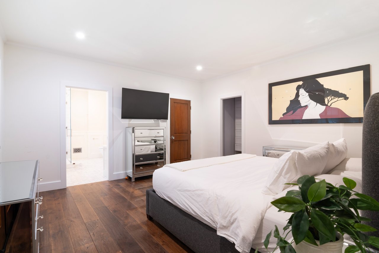 Sanctuary Paradise, N Citrus Ave, 90036