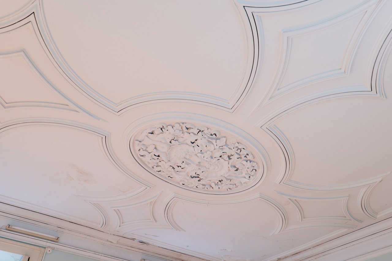 Historic Home for Restoration in Matosinhos, Porto – Prime Coastal Investment Opportunity