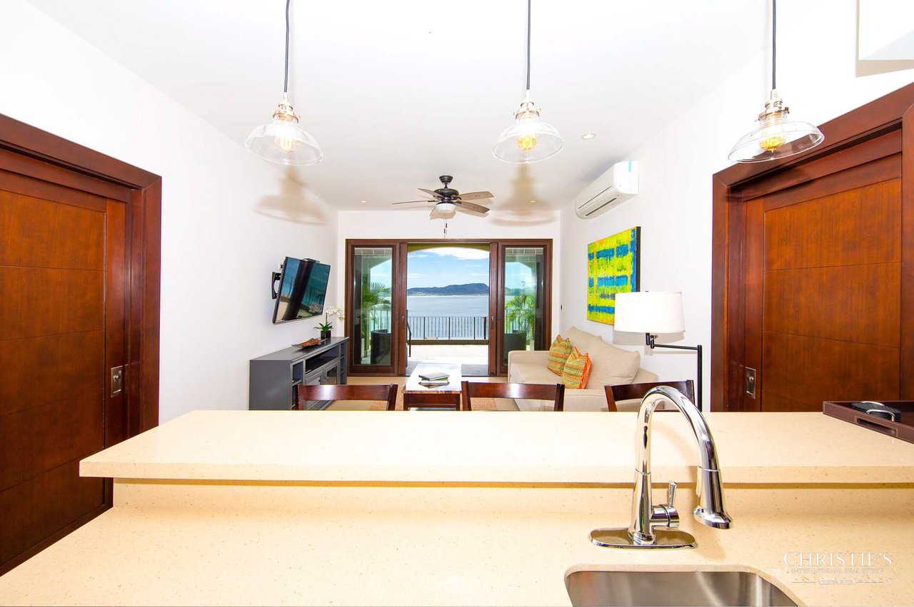 360 - 305 Splendor Condo