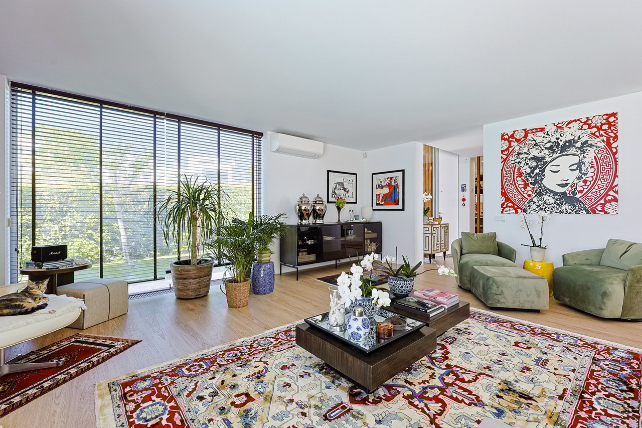 “The Green Villa” – Elegant Luxury Villa with Pool in Carnaxide, Oeiras