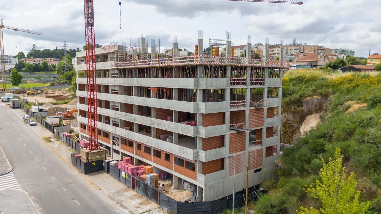 Modern 3-Bedroom Apartment with Balcony and Garage in Águas Santas, Porto Area