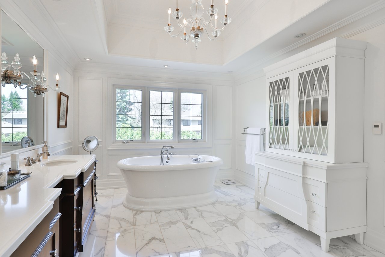 1497 Lakeshore Road W