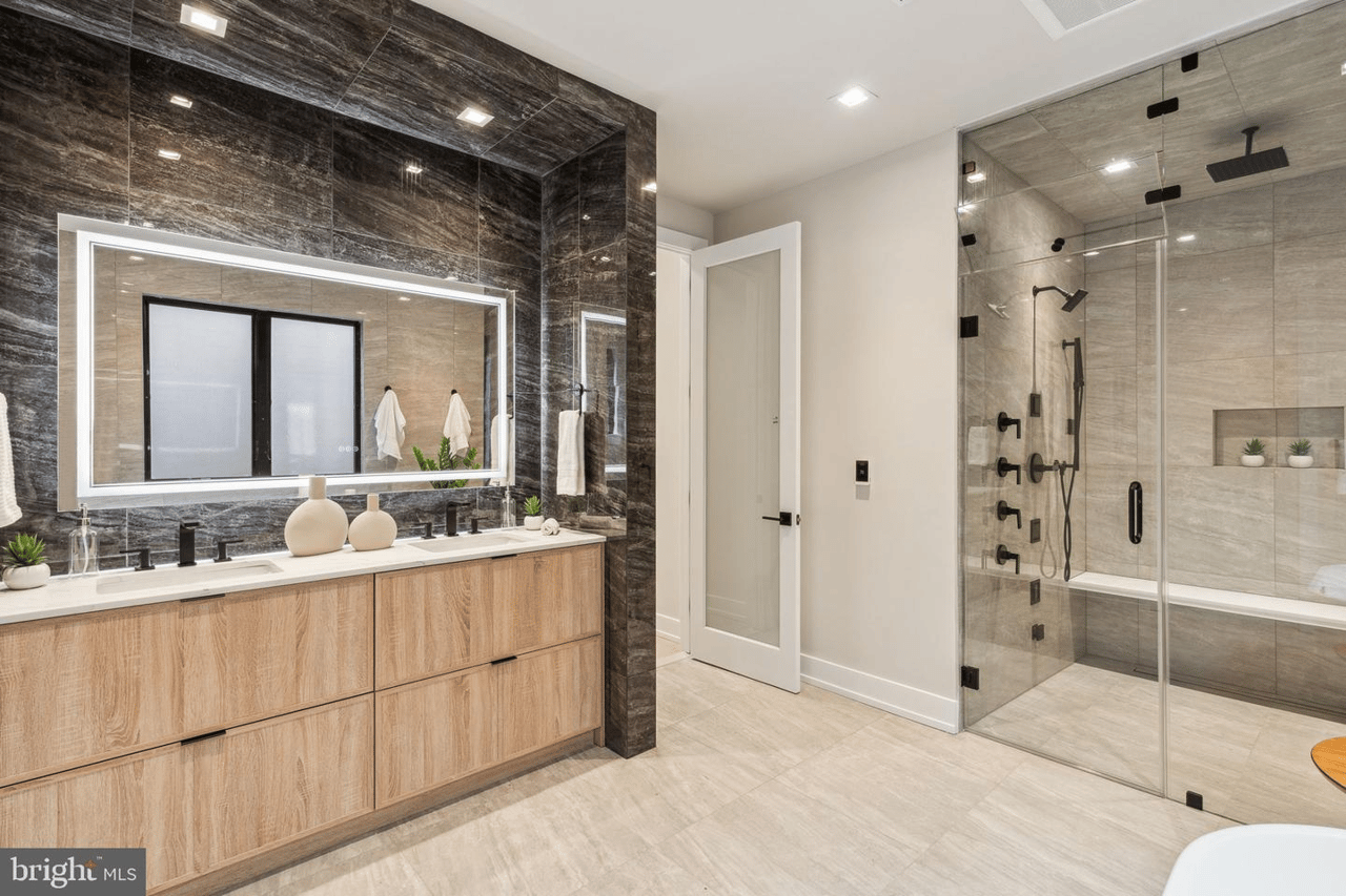 338 S Hicks St, Philadelphia, PA 19102