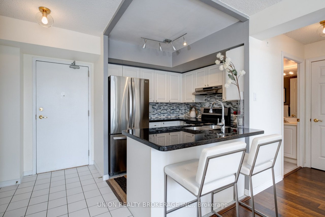 300 Balliol St, PH 8