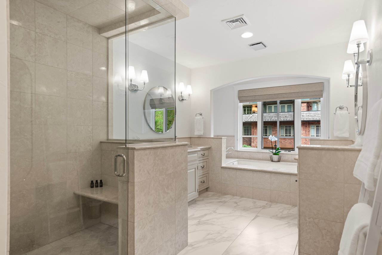 Beautiful Mountain Contemporary Townhome in Aspen Central Core