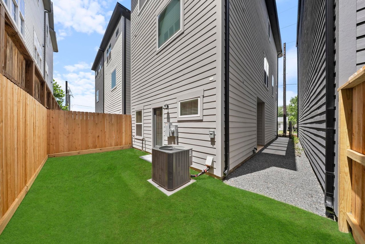 Skyline Homes at Lou Ellen Houston yard