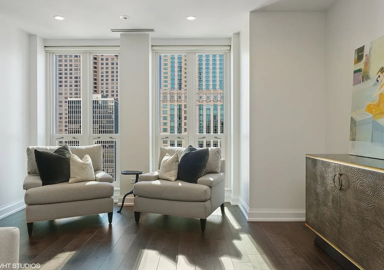 11 E Walton St APT 3201