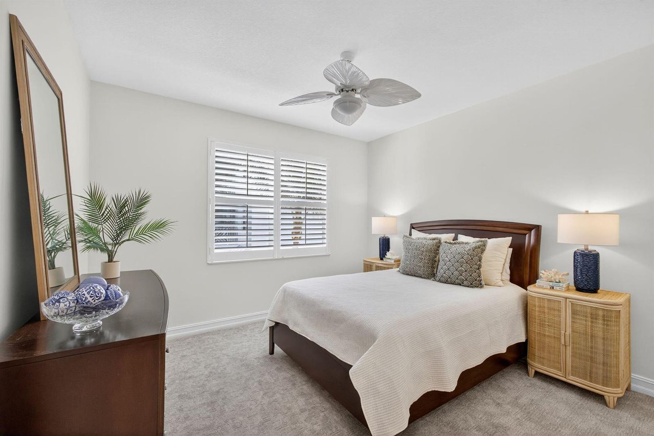 833 Bay Colony Drive S