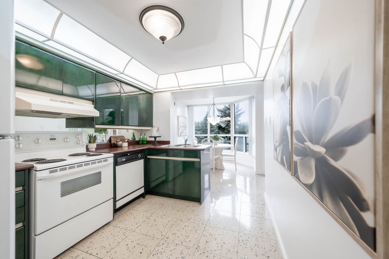 301-7300 Yonge Street 