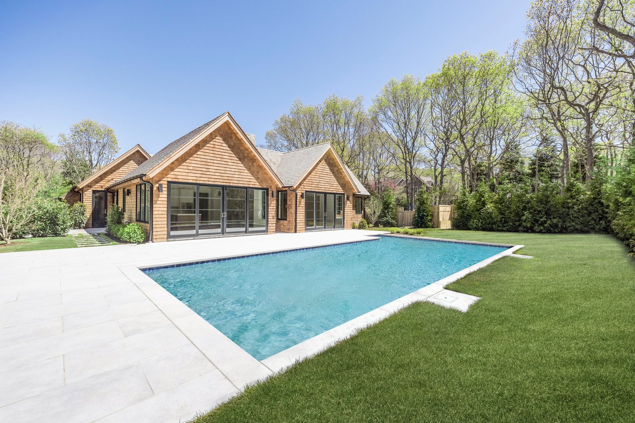 21 Ocean Pkwy, East Hampton