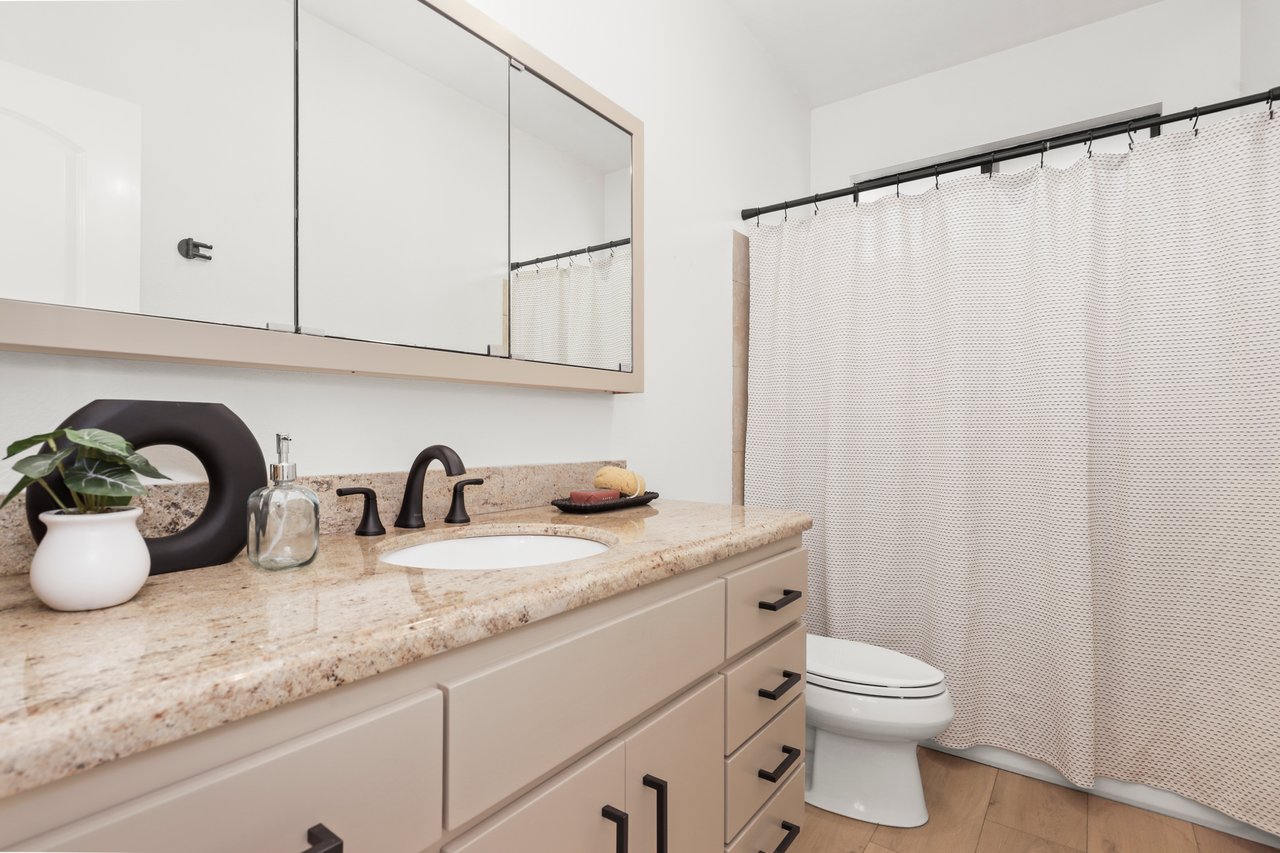 1049 16th Street, Unit 5