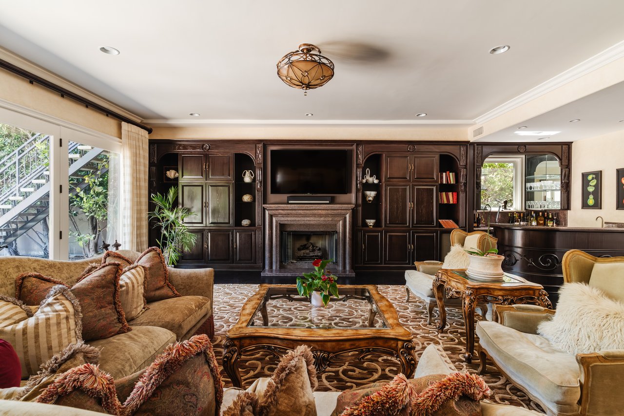 1202 San Vicente Blvd
