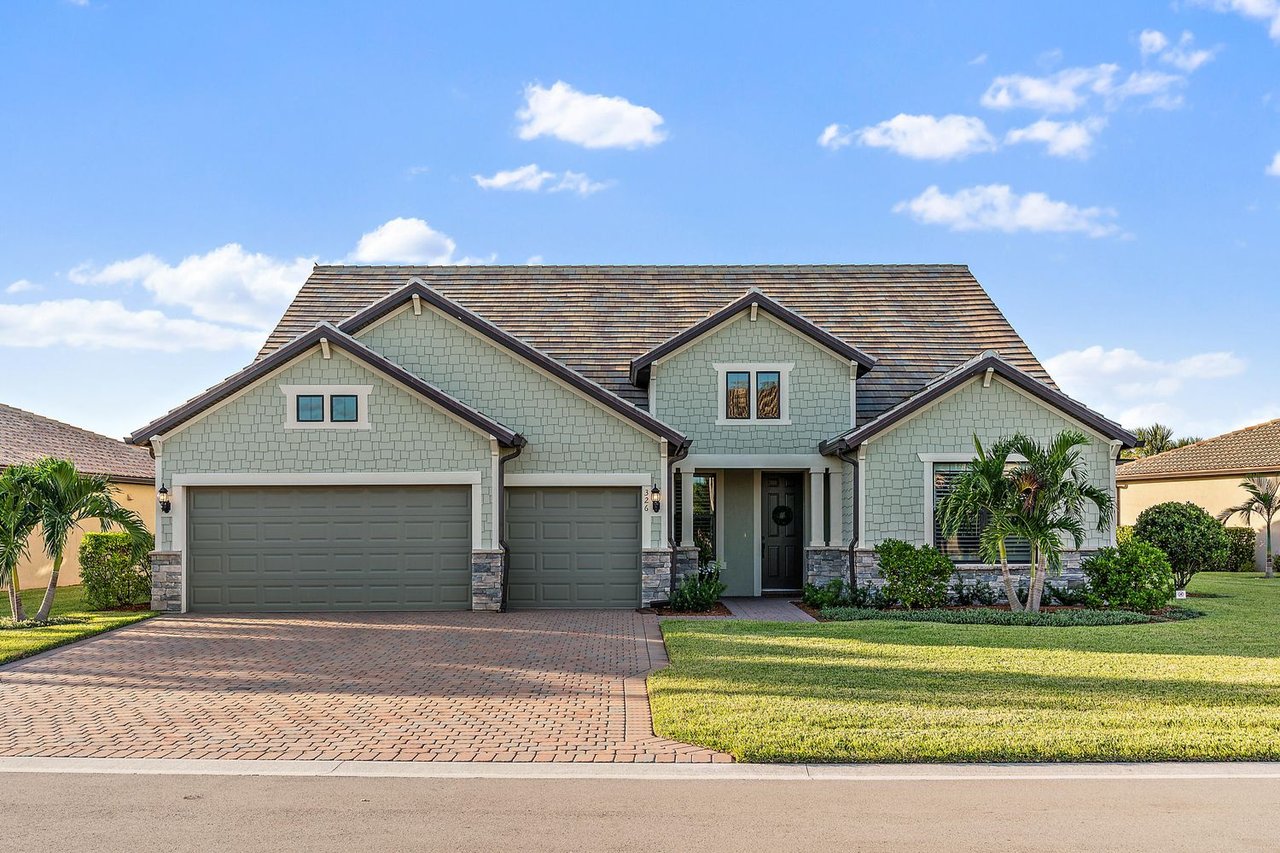 326 SE Huntington Cir